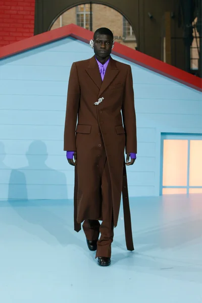 Look 18